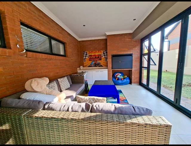 3 BEDROOM HOUSE FOR SALE IN MIDSTREAM ESTATE